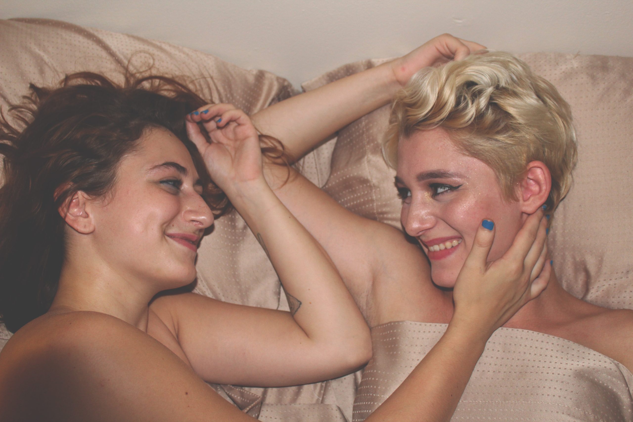 girls friends with benefits lesbians hook-up