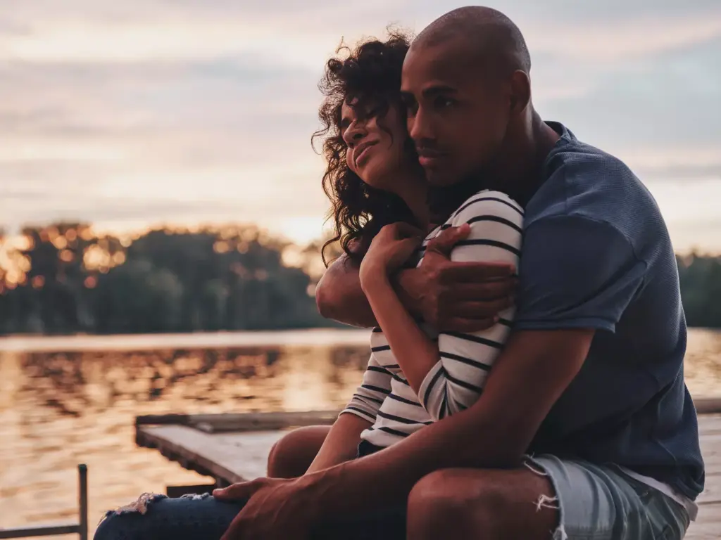 How does a swinger relationship work?