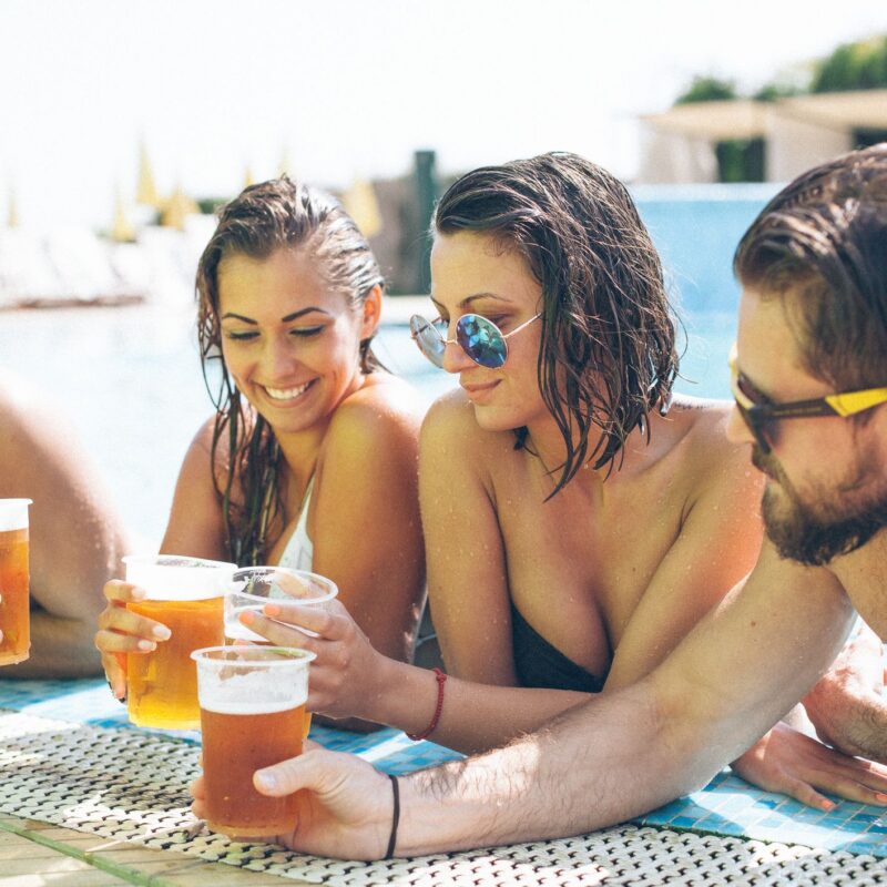 How to meet swinger couples when traveling