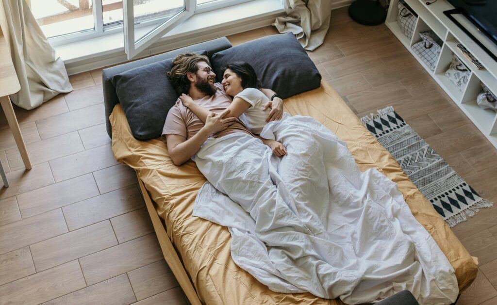 sapiosexual couple in bed