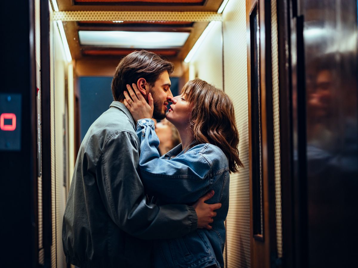 Emotional Connections in Swinging vs Casual Hookups