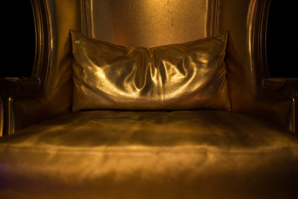 Image of Mask Paris Club Bed in Gold