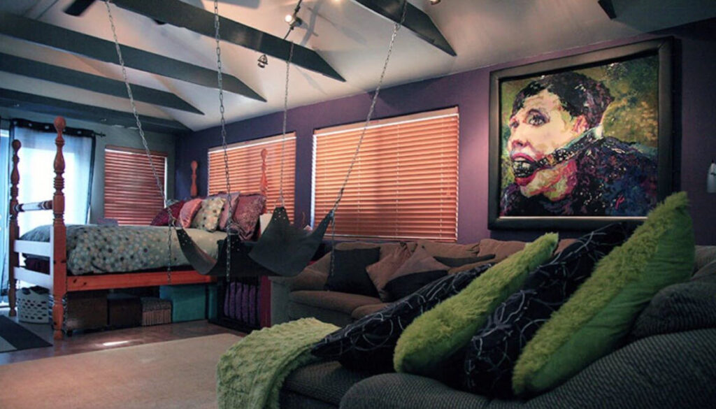 Picture of one of the bedrooms with a swing at the Monterey Stay & Play