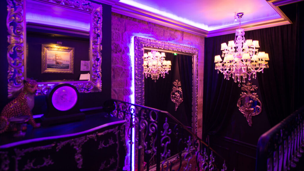 Le Taken Club entrance