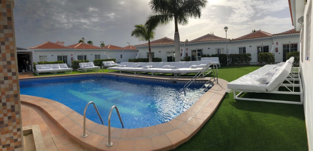 Image of the pool area at La Mirage Swingers in Maspalomas, Spain