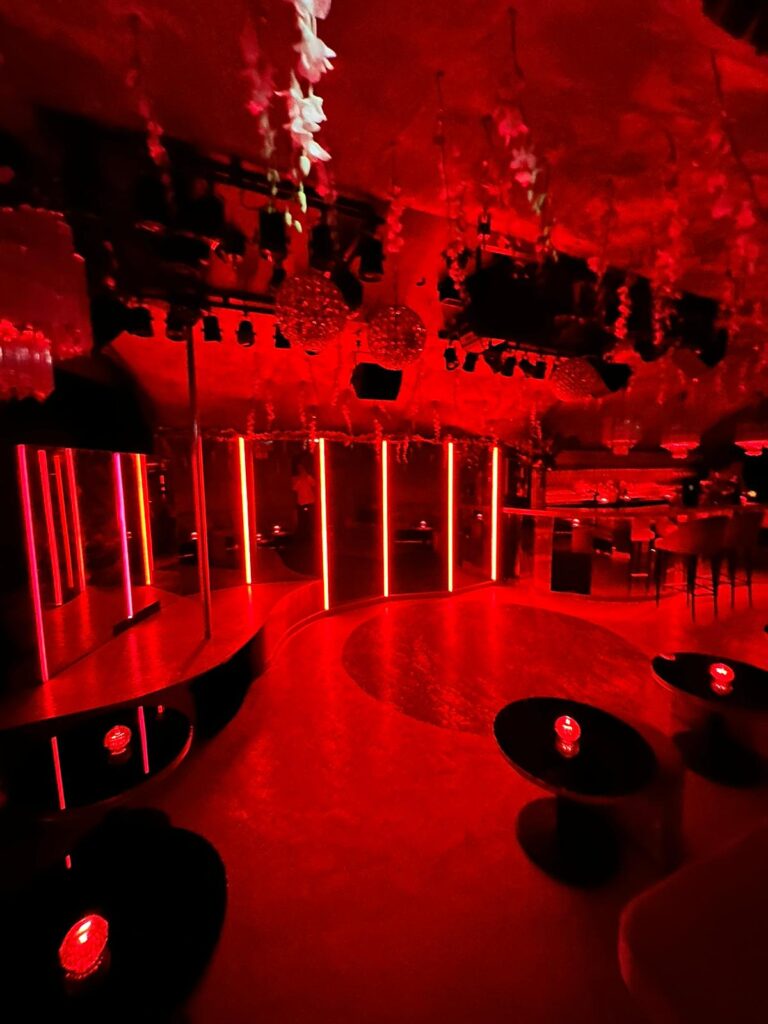 An image of the Les Chandelles club