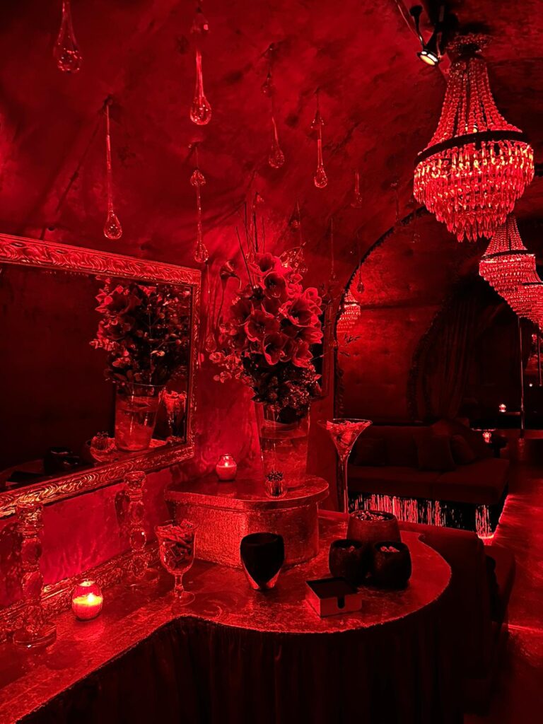 An image of the Les Chandelles club