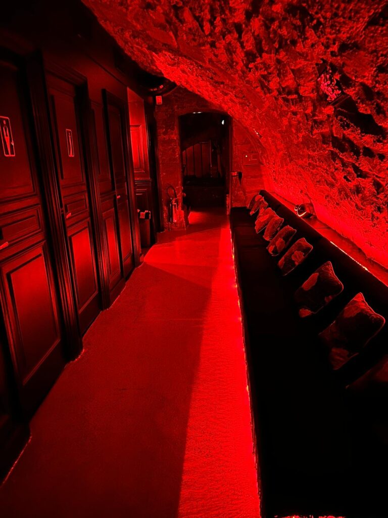 An image of the Les Chandelles club