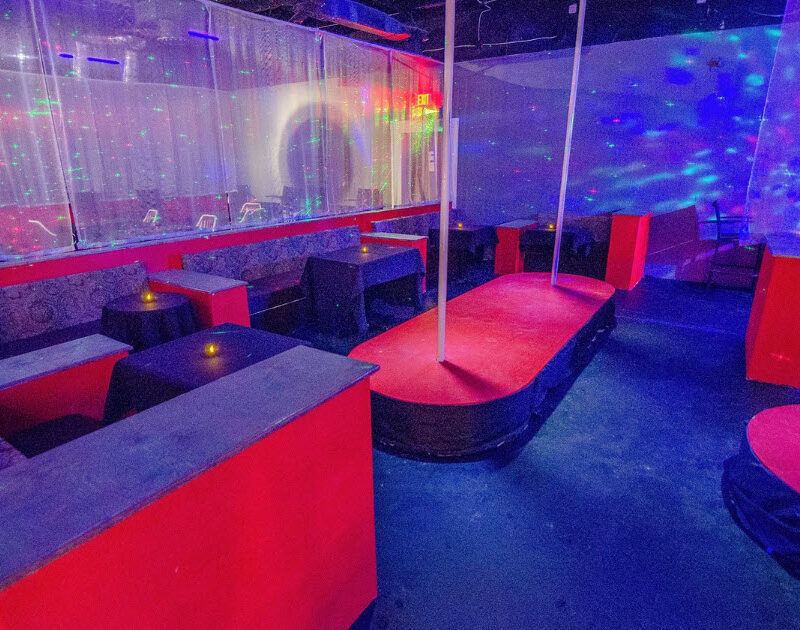 Picture of the inside of the Pendulum Club in Houston, Tx