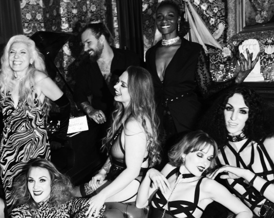 Image of a woman and a man laughing in the party