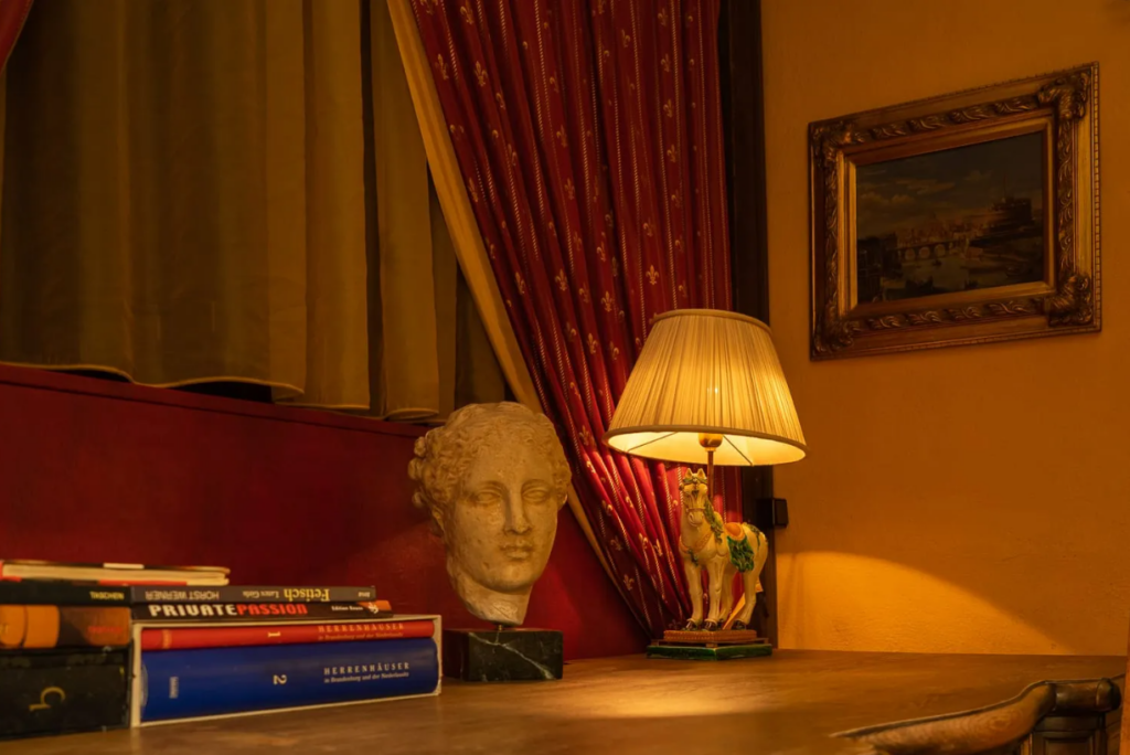 Image of a head statue in the table