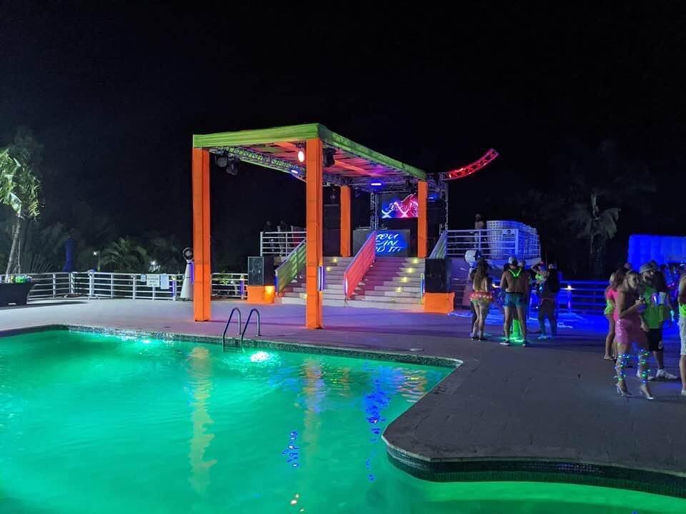 Explore Swinger Lifestyle Experiences with IOS Connections