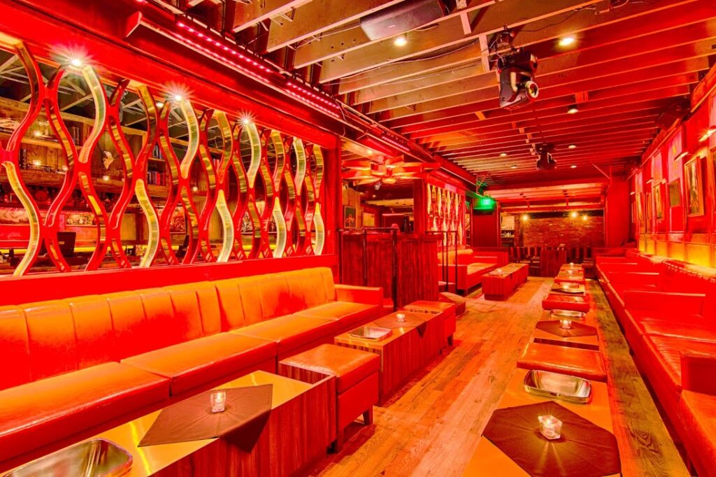 Table and chairs in the room