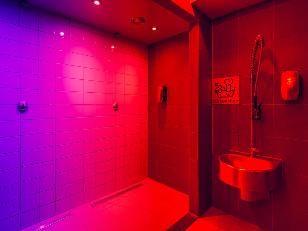 Club image in the rest room